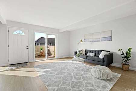 117 Oval Rd Irvine, CA 92604