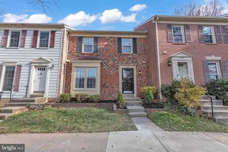 2933 Village Spring Ln Vienna, VA 22181