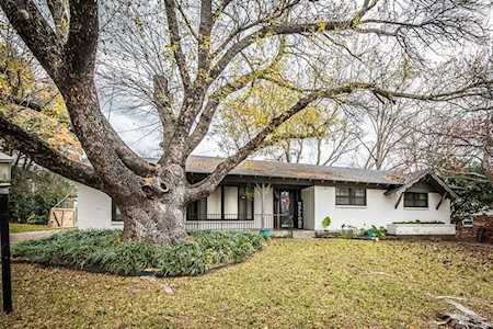 3833 Marys Creek Drive Benbrook, TX 76116