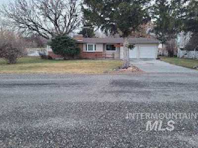 651 W Moore St Glenns Ferry, ID 83623