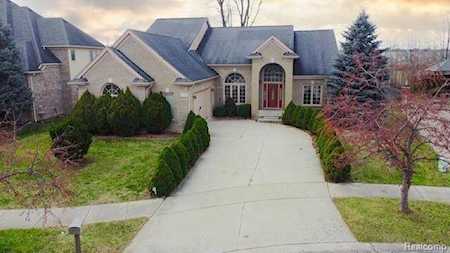 52169 Loon Ct Shelby Twp, MI 48315