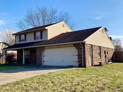 1815 Roundhill Dr Anderson, IN 46013