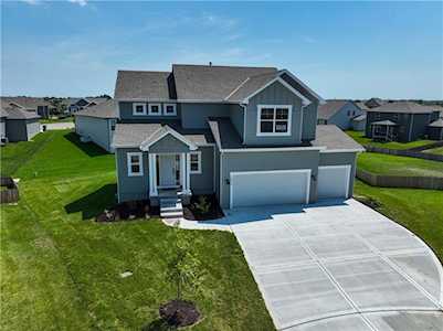 4417 SW Tanzanite Circle Lees Summit, MO 64082