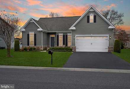 18 Golden Eagle Dr Ocean View, DE 19970
