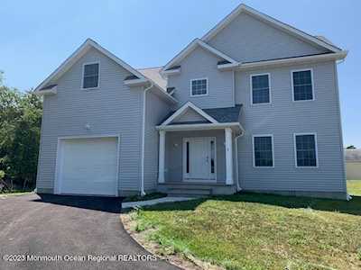 7 Ligotti Ct Howell, NJ 07731