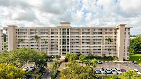 2671 S Course Dr #904 Pompano Beach, FL 33069
