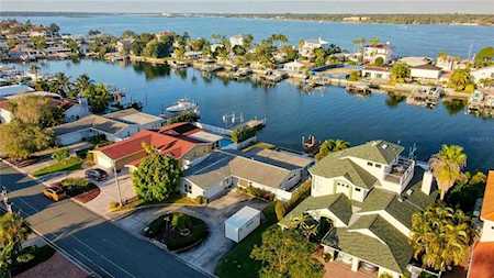 11225 8th St E Treasure Island, FL 33706