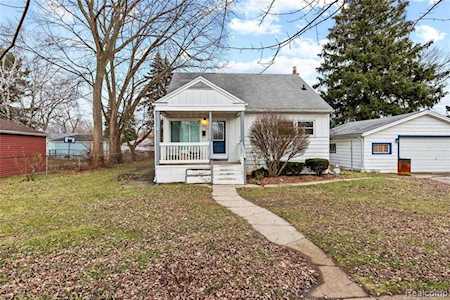 4631 Merrick St Dearborn Heights, MI 48125