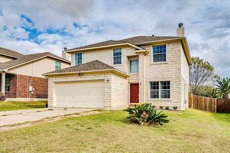 112 N Maplewood Kyle, TX 78640