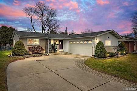 34670 Munger Dr Livonia, MI 48154