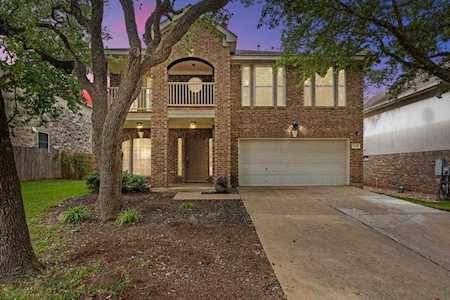 2205 Shark LOOP Round Rock, TX 78664
