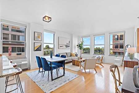 10 Regent St #303 Jersey City, NJ 07302