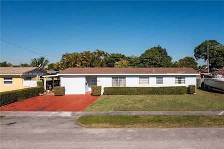 8025 SW 11th St Miami, FL 33144