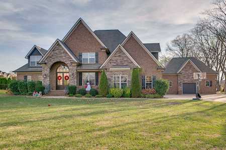 2035 Blackberry Estates Dr Thompsons Station, TN 37179