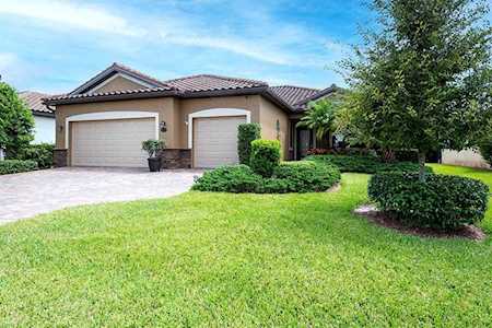 319 Whispering Palms Ln Bradenton, FL 34212
