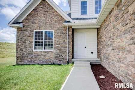 3 Greystone Ct Le Claire, IA 52753