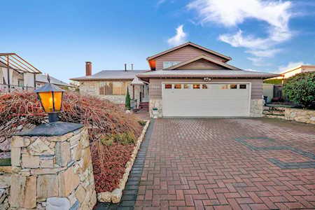 5104 Parklawn Drive Burnaby, BC V5B 2G2