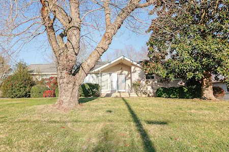 135 Roberta Dr Hendersonville, TN 37075