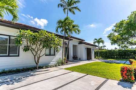 8030 SW 36th Ter Miami, FL 33155