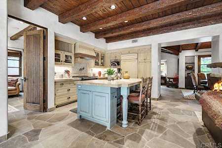 6131 El Tordo Rancho Santa Fe, CA 92067
