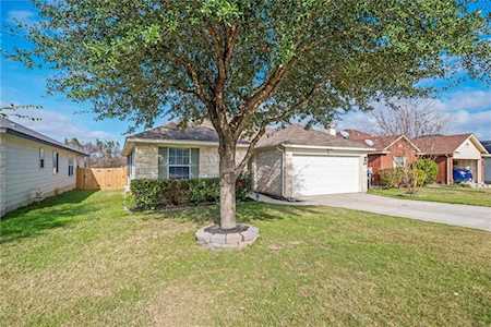 207 Watergate WAY Hutto, TX 78634