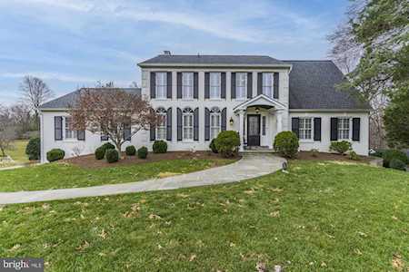 2734 Linda Marie Dr Oakton, VA 22124