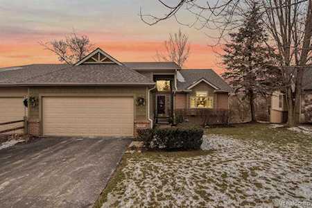820 Heatheridge Ct Brighton, MI 48116