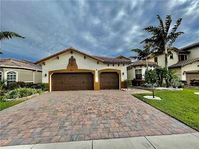 8910 Edgewater Pl Parkland, FL 33076
