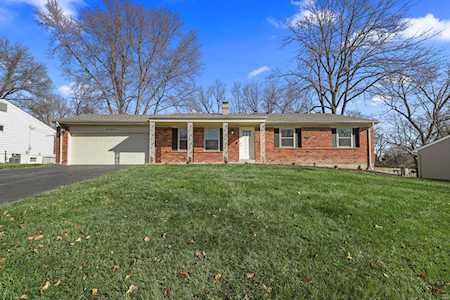 166 Bellechasse Dr Chesterfield, MO 63017