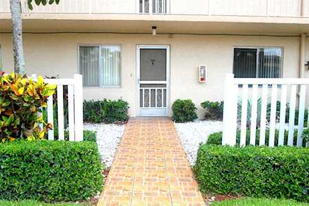 6935 Huntington Lane #106 Delray Beach, FL 33446