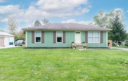 6904 Village Green Blvd Pewee Valley, KY 40056