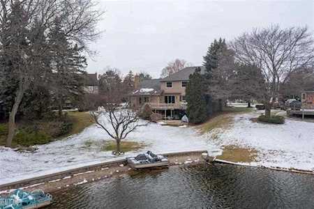 46496 Gulliver Shelby Twp, MI 48315