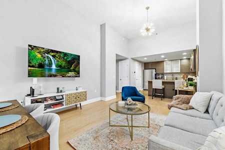 10 Regent St #109 Jersey City, NJ 07302