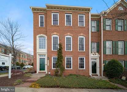 23619 Clarksmeade Dr Clarksburg, MD 20871
