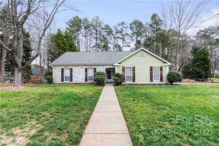 100 Carlos Dr Huntersville, NC 28078