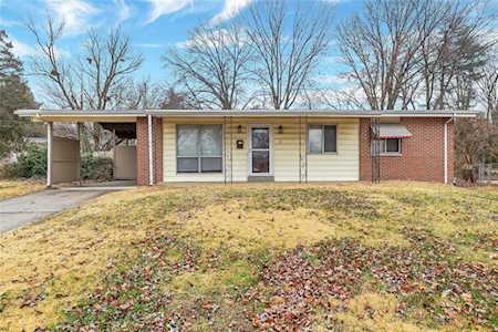 7 Apache Ct Florissant, MO 63033