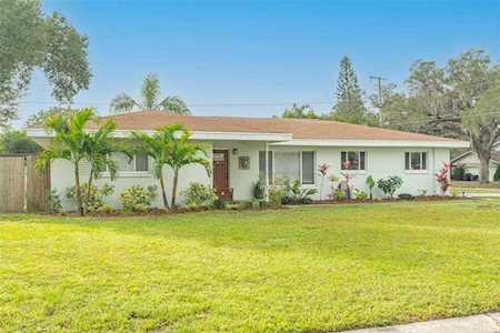 2001 Kenmoore Dr Clearwater, FL 33764