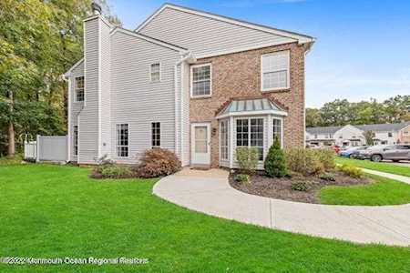 86 Foxwood Place Morganville, NJ 07751