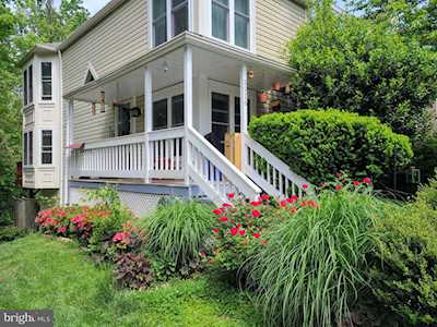 5916 Saint Giles Way Alexandria, VA 22315