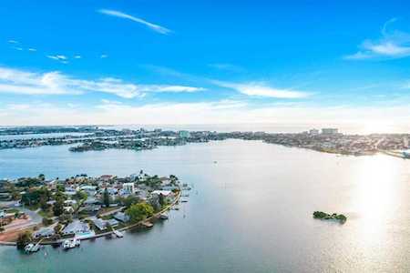 7160 S Shore Dr S S Pasadena, FL 33707