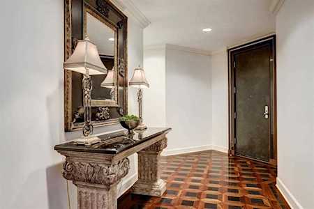 2121 Kirby Dr Houston, TX 77019