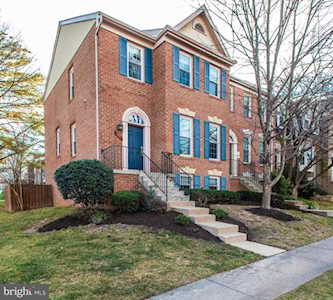 4117 Meadow Field Ct Fairfax, VA 22033