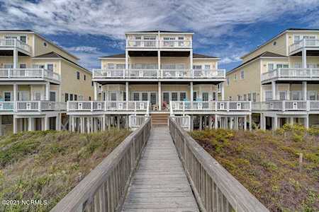 866 Villas Drive North Topsail Beach, NC 28460