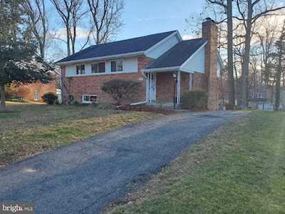 10827 Woodland Dr Fairfax, VA 22030