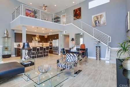 310 Rockefeller Irvine, CA 92612