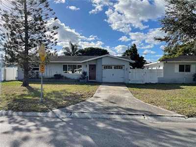 1745 Greenlea Dr Clearwater, FL 33755