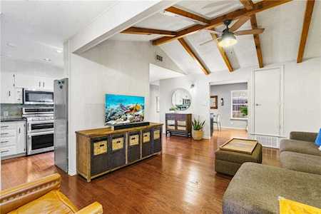 911 Aurora CIR Austin, TX 78757