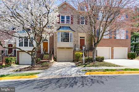 3923 Barcroft Mews Ct Falls Church, VA 22041
