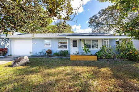 9399 110th St Seminole, FL 33772