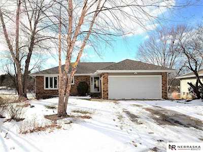 1919 King Arthur Ct Lincoln, NE 68512
